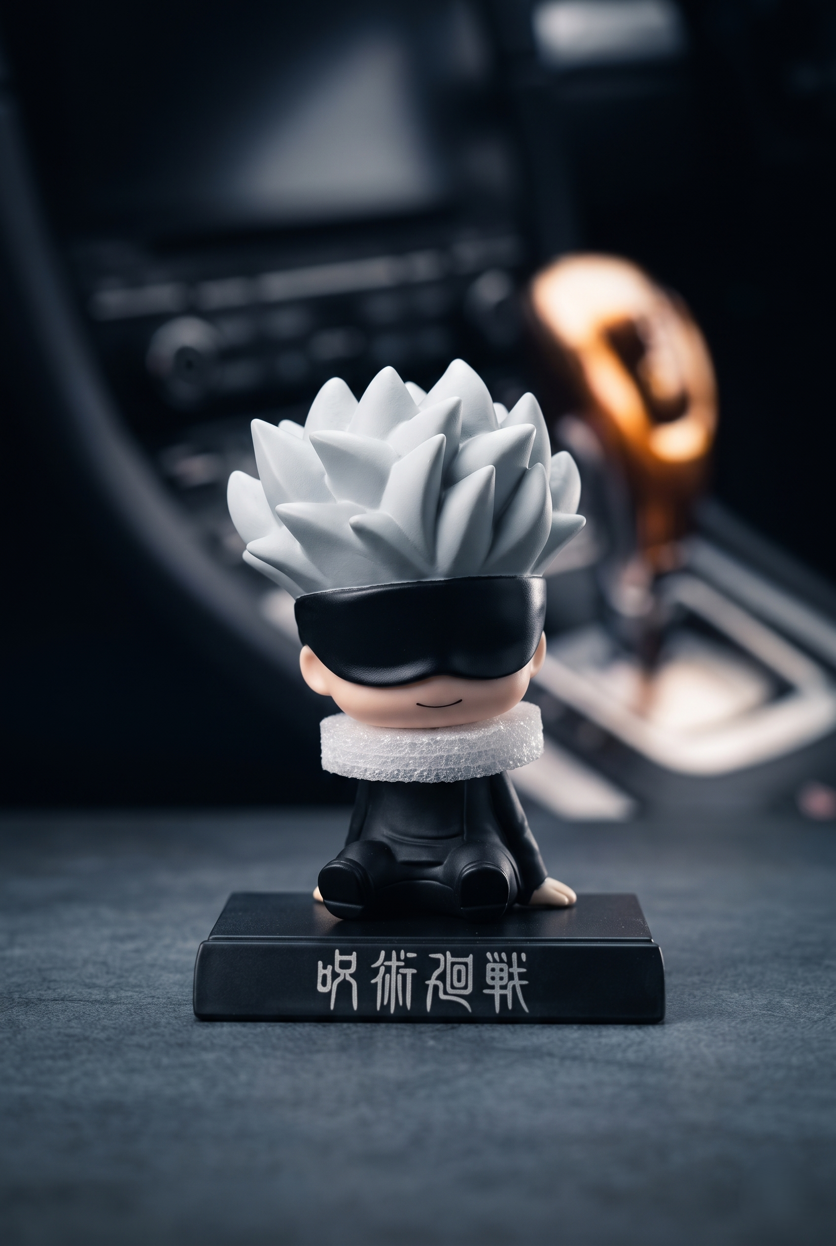 Jujutsu Kaisen: Satoru Gojo Chibi Bobblehead Figure – Sitting Blindfold Edition