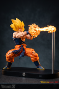 Dragon Ball Z: Super Saiyan Goku 16cm Statue – Kamehameha LED Edition