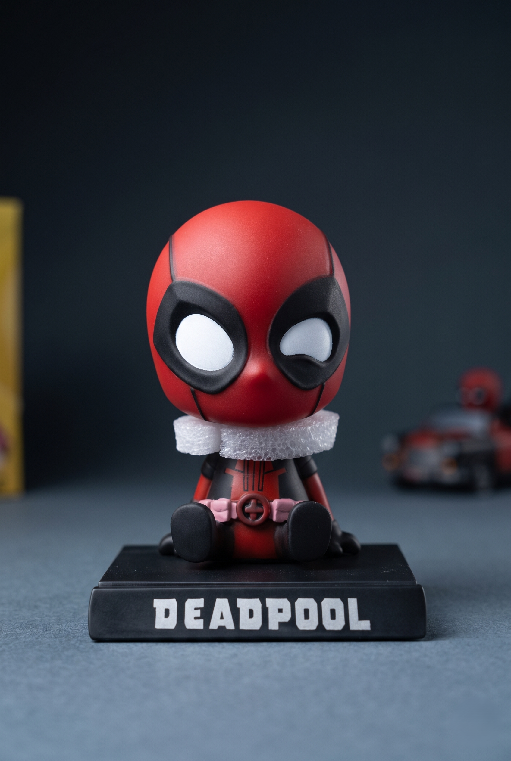 Marvel Anti-Hero: Deadpool Chibi Bobblehead Figure – Sitting Edition