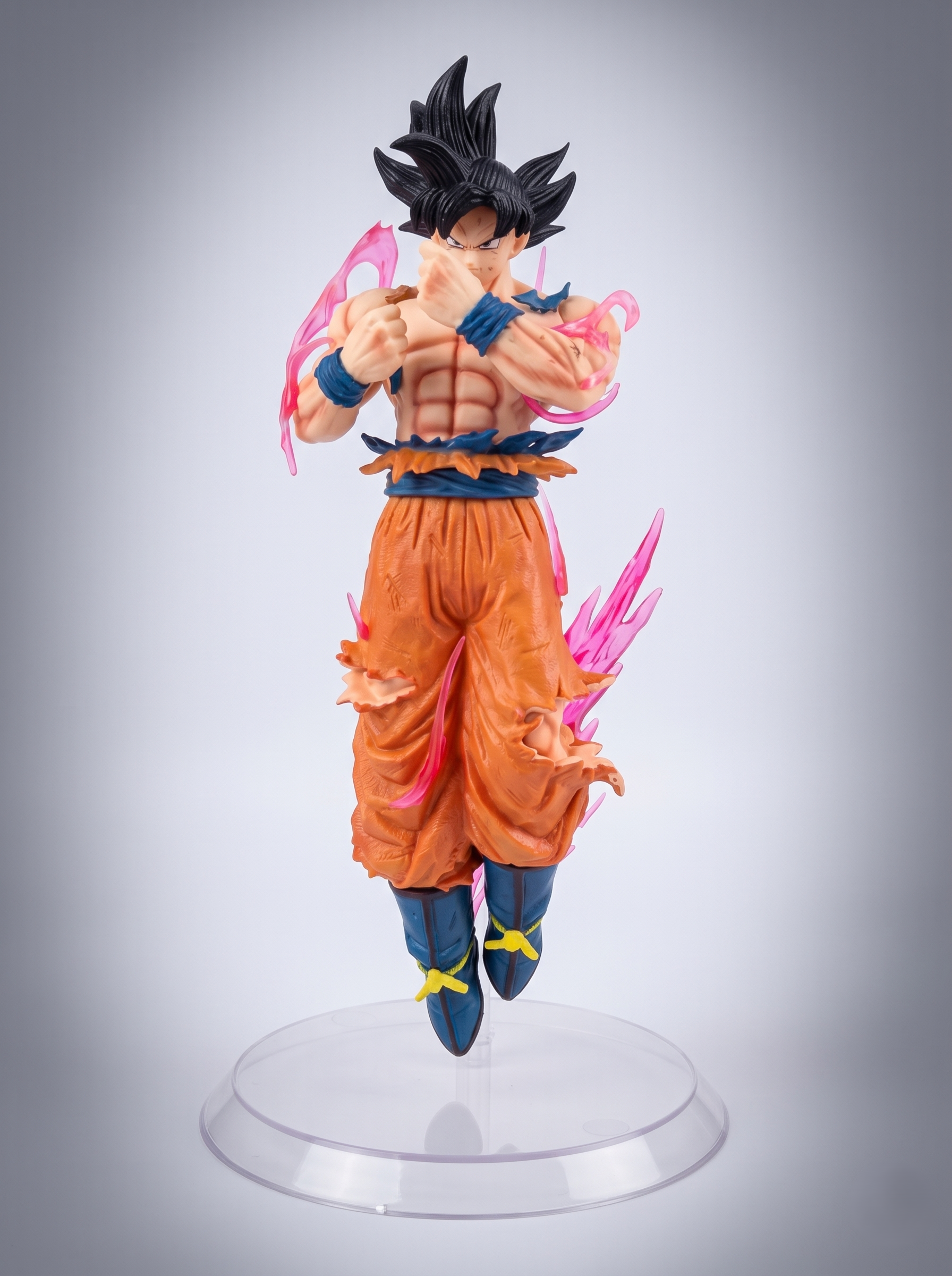 Dragon Ball Super: Son Goku 22cm Statue – Ultra Instinct Sign Edition