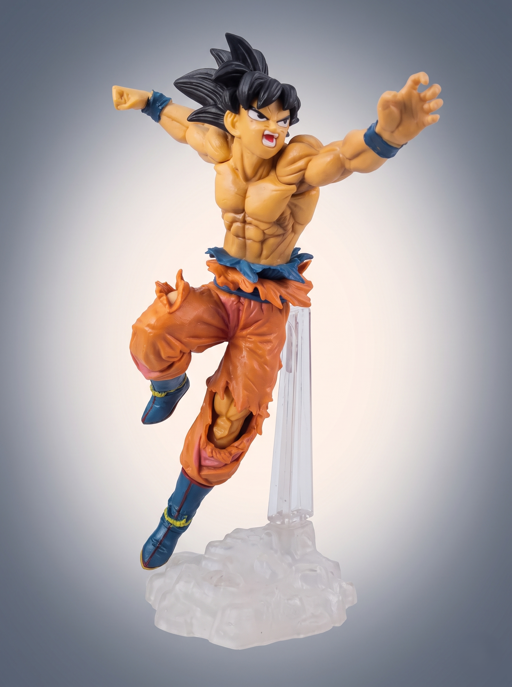 Dragon Ball Z: Son Goku 22cm Statue – Mid-Air Battle Power Edition